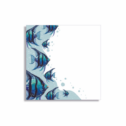 Kleiner Miniblock mit türkisem Korallenriff und blauen Skalar-Fischen aus Aquarell davor