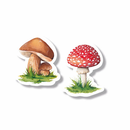 Set aus 2 Glitzerstickern mit einem Steinpilz und einem Fliegenpilz, freigestellt vor weißem Hintergrund